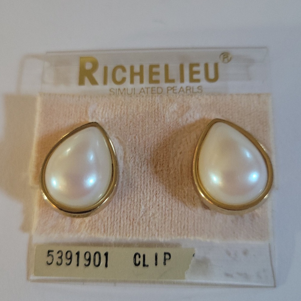 Richelieu Vintage Simulated‎ Pearl Teardrop Clip On Earrings Gold Tone Coquette